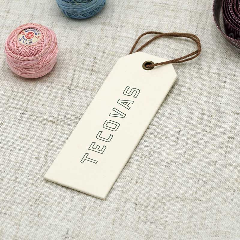 Hang tag with string 28x43 mm